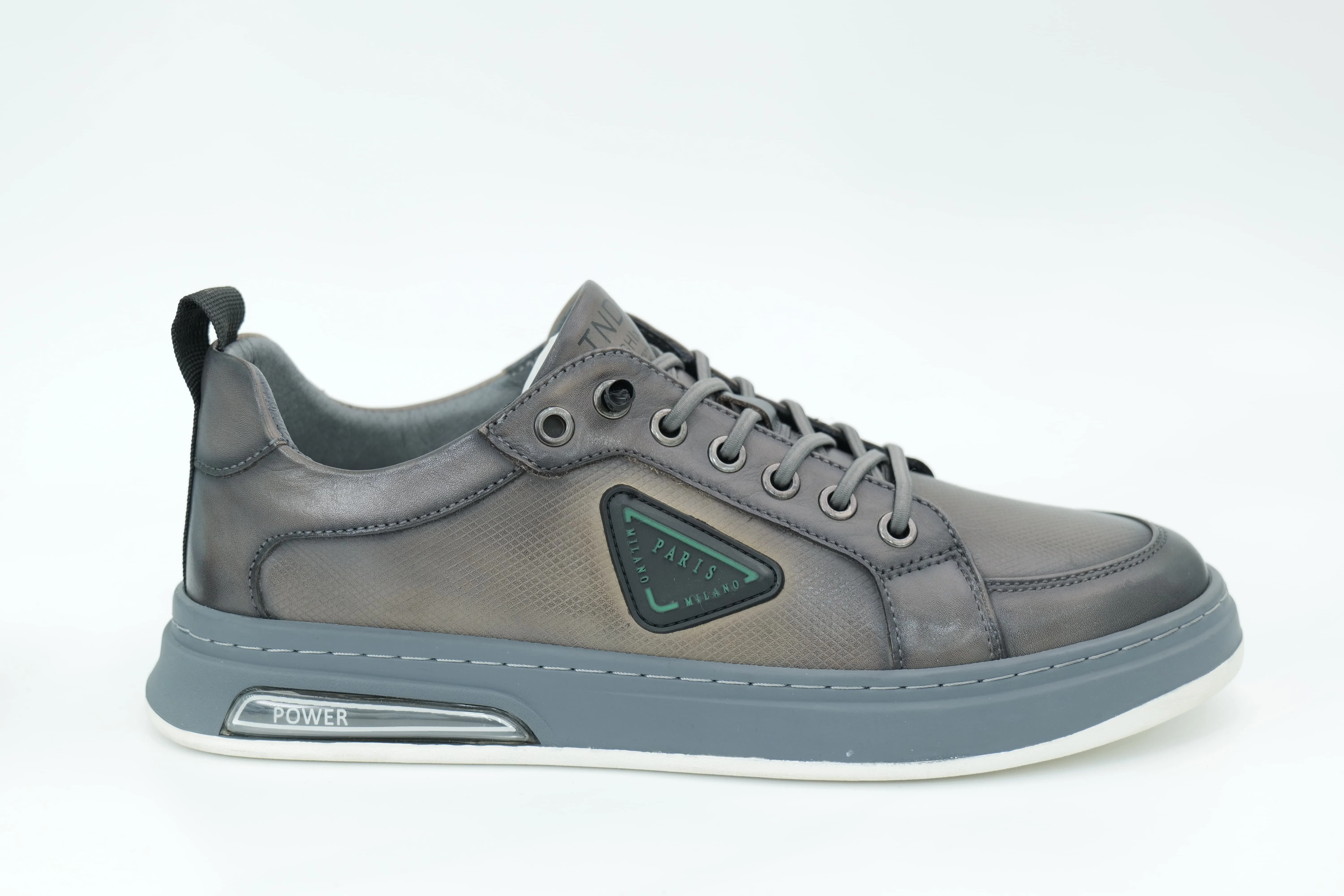 Casual sneakers