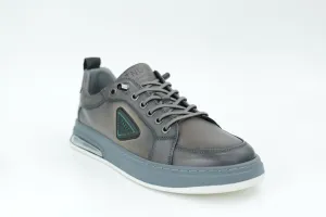 Casual sneakers