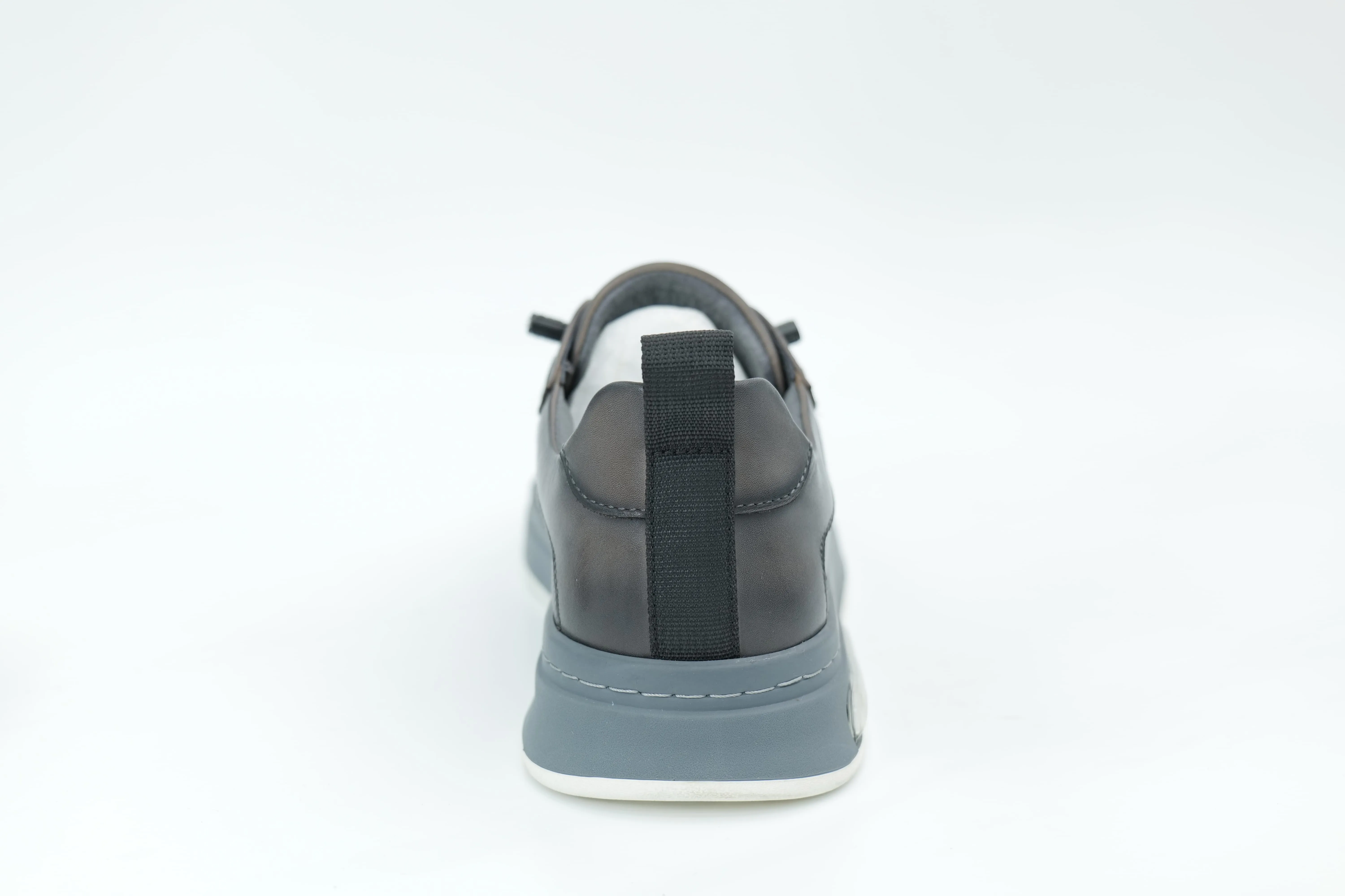 Casual sneakers