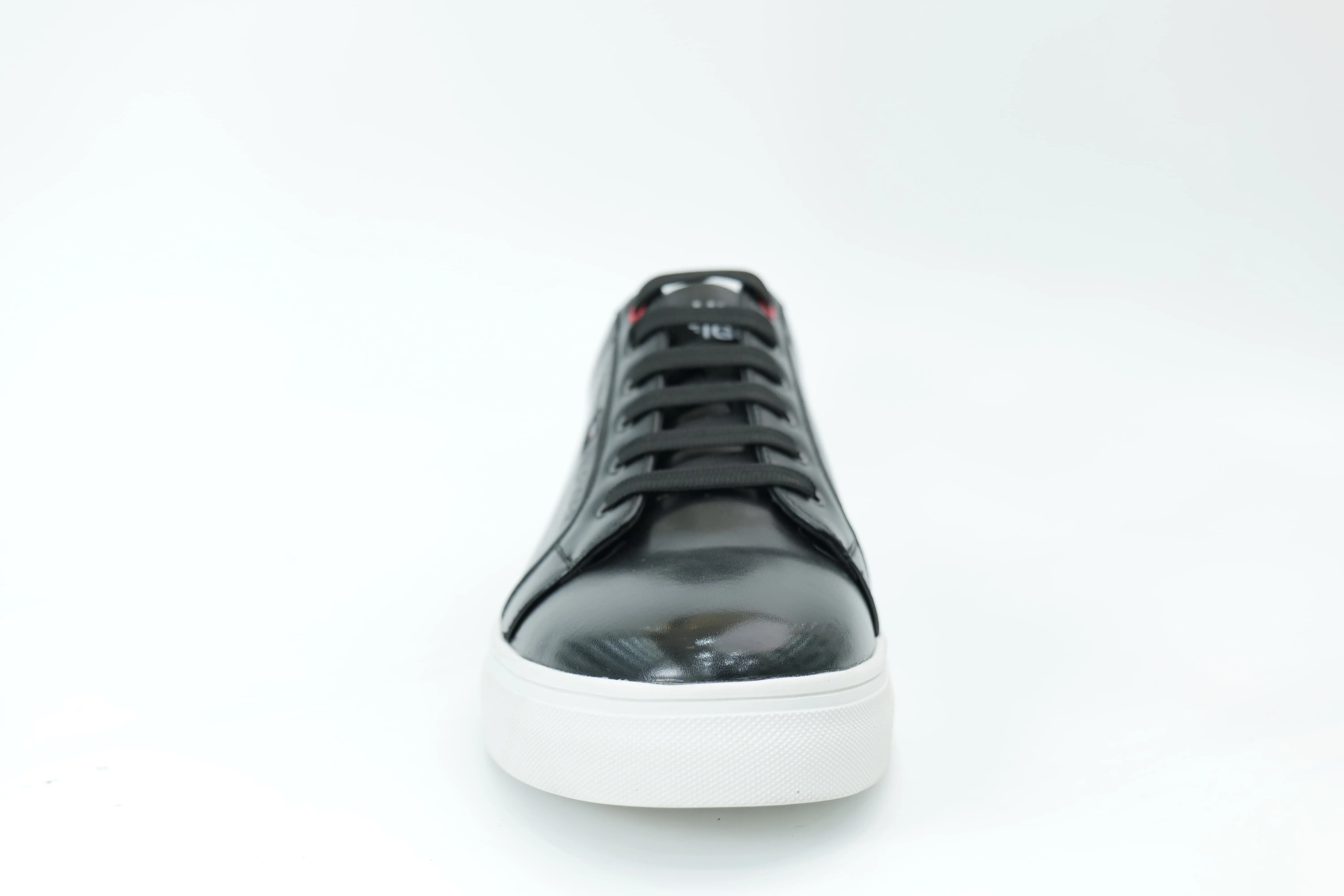 Casual sneakers