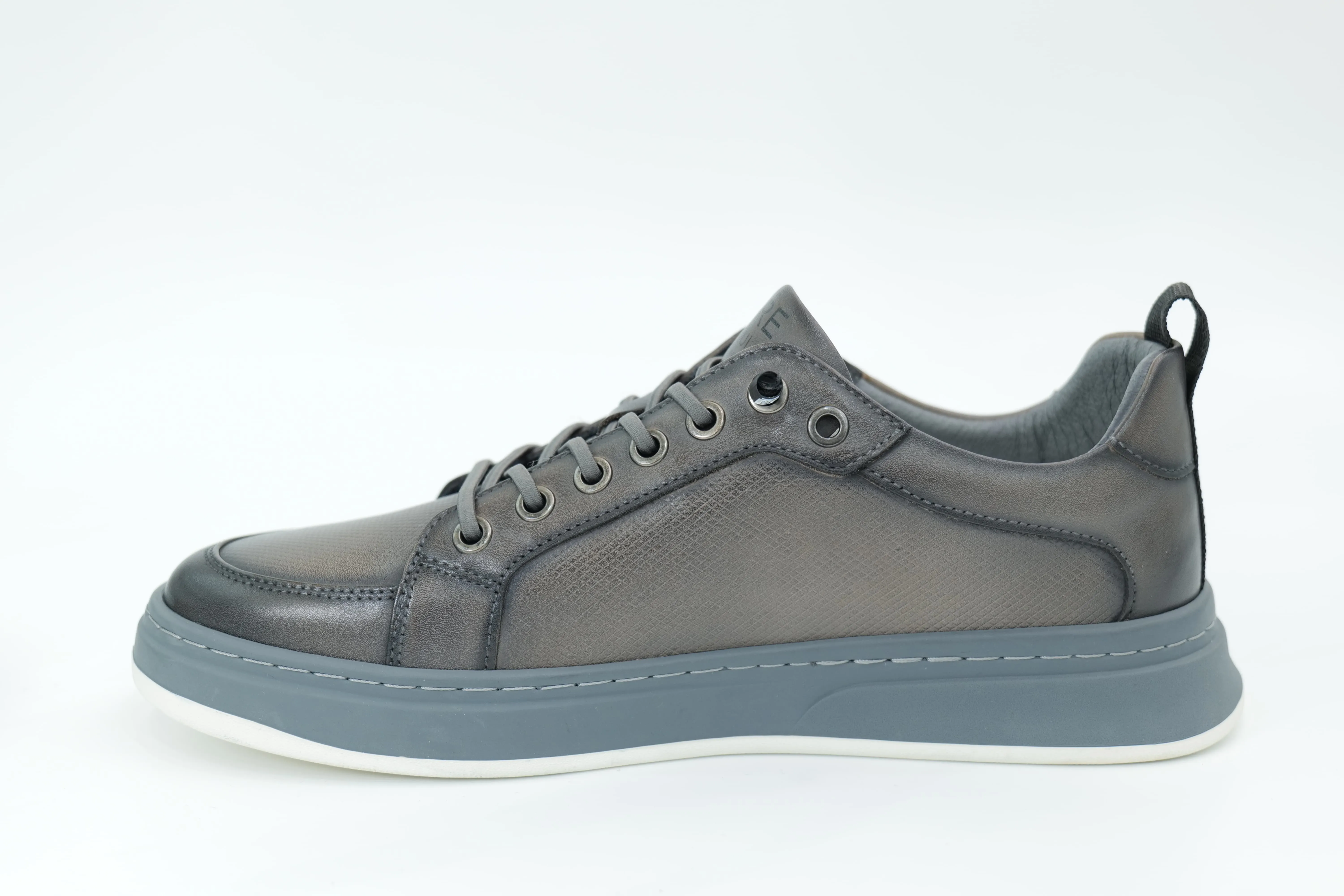 Casual sneakers
