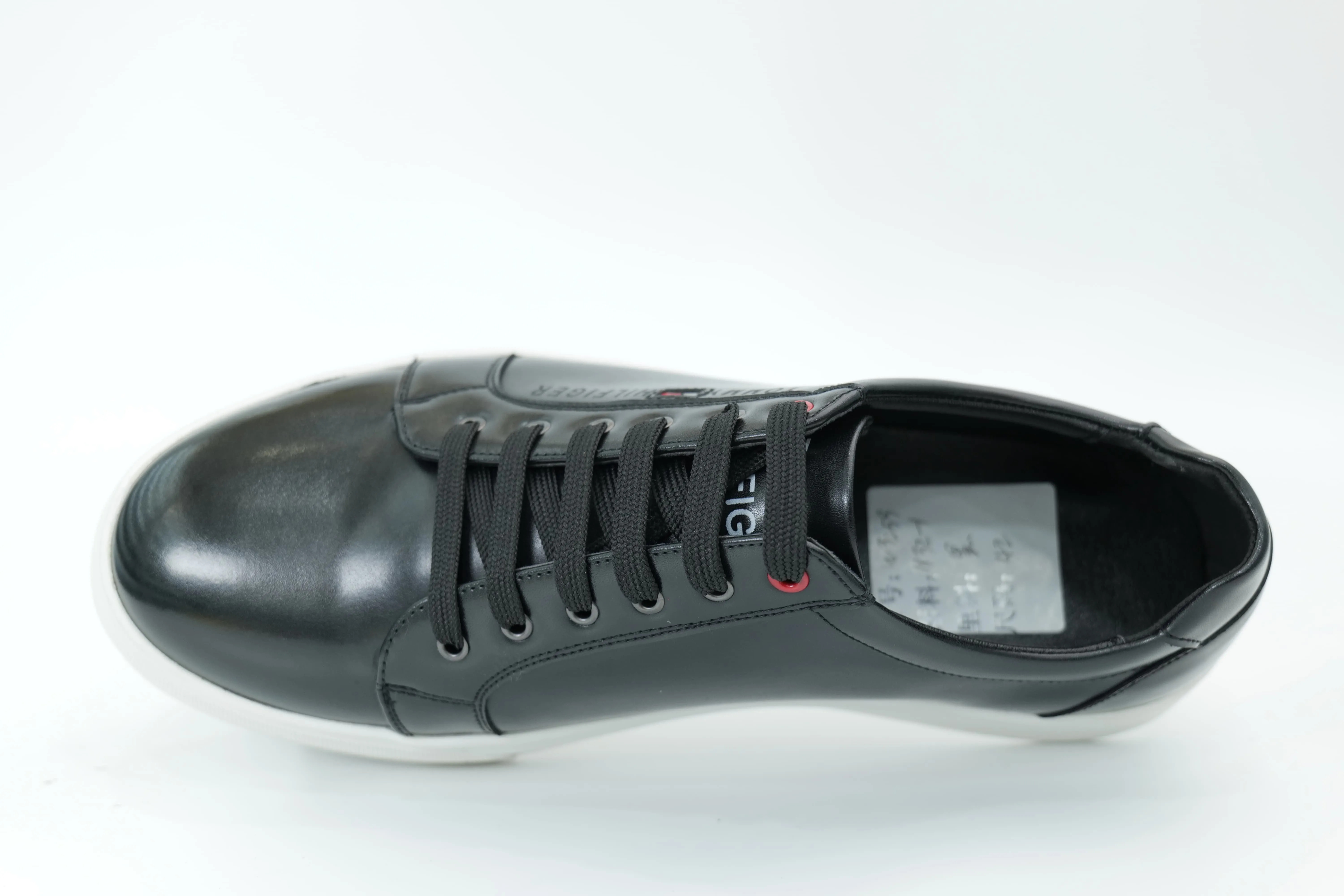 Casual sneakers