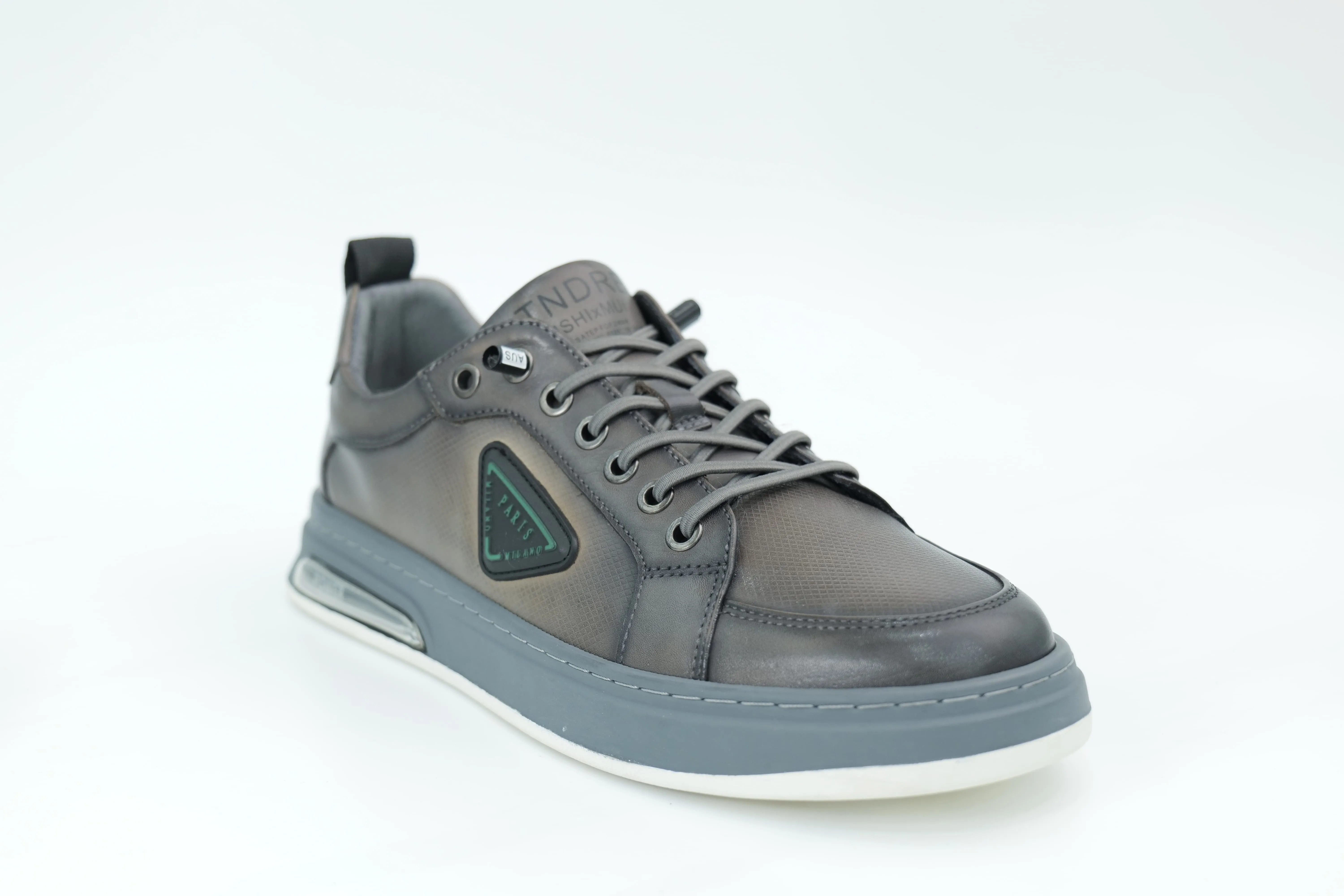 Casual sneakers