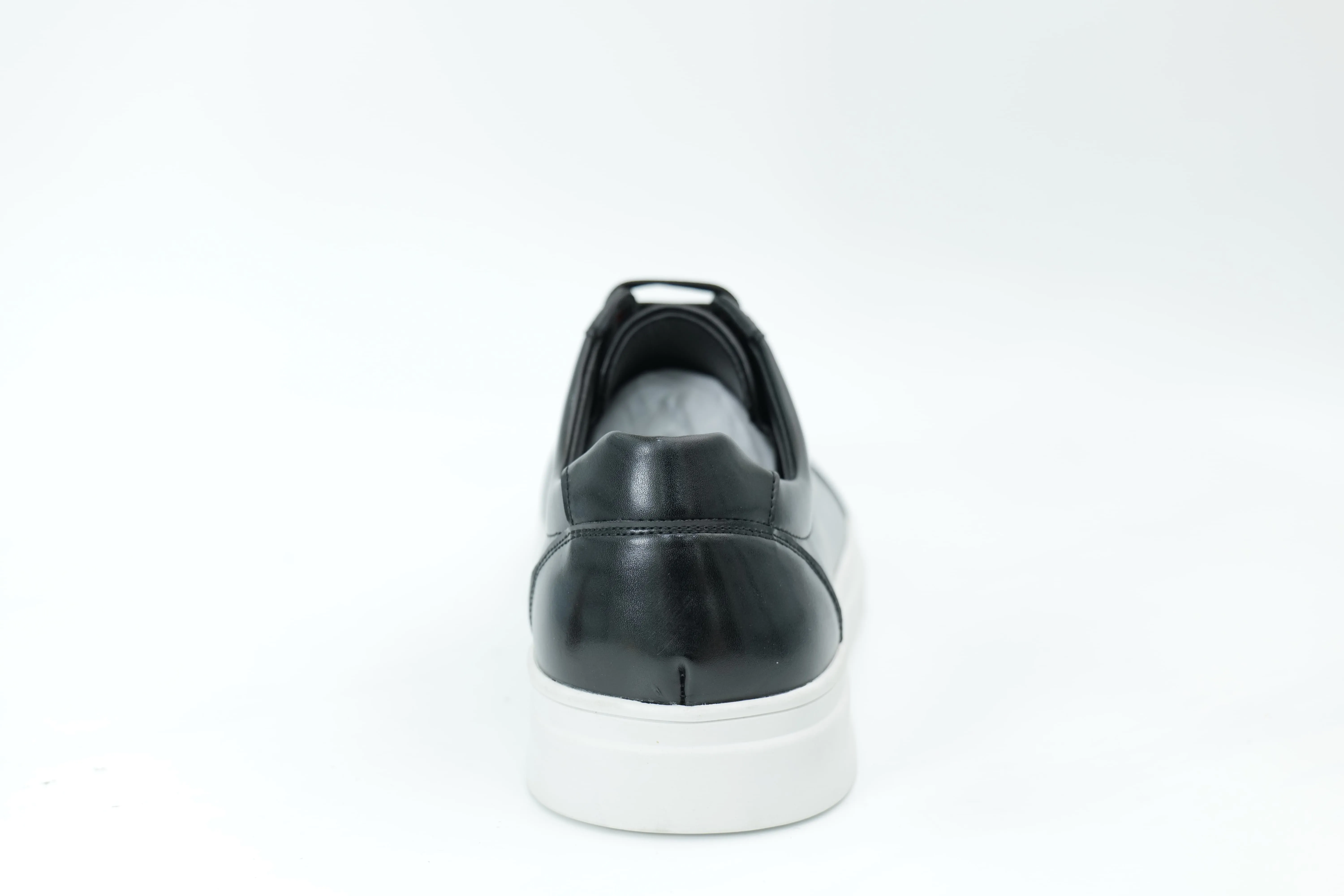 Casual sneakers