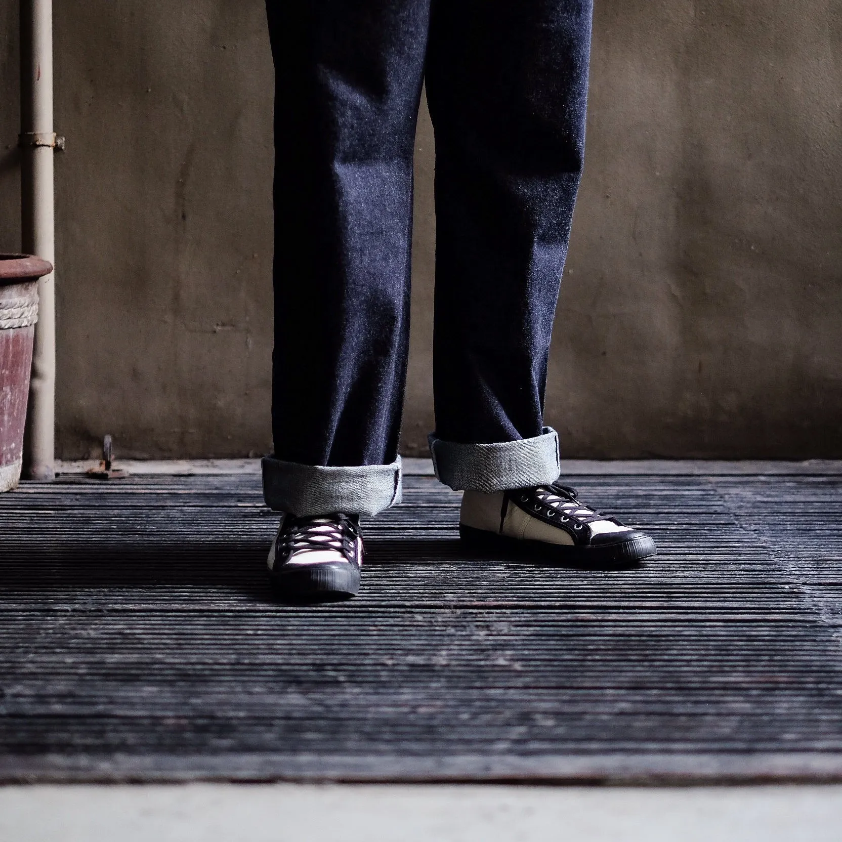 Colchester Rubber Co. Contrast High Top - Ecru x Black