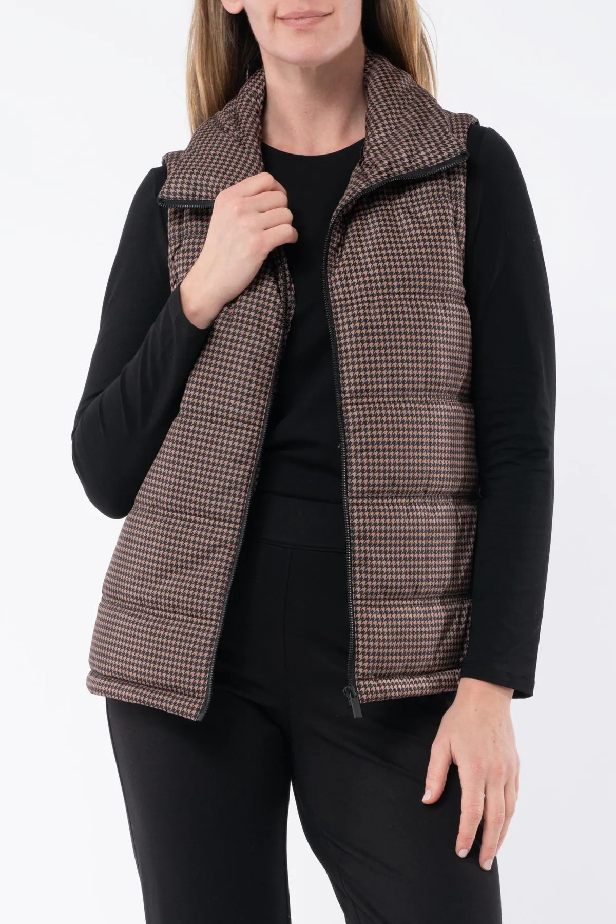 Jump - Houndstooth Puffer Vest - Camel / Black