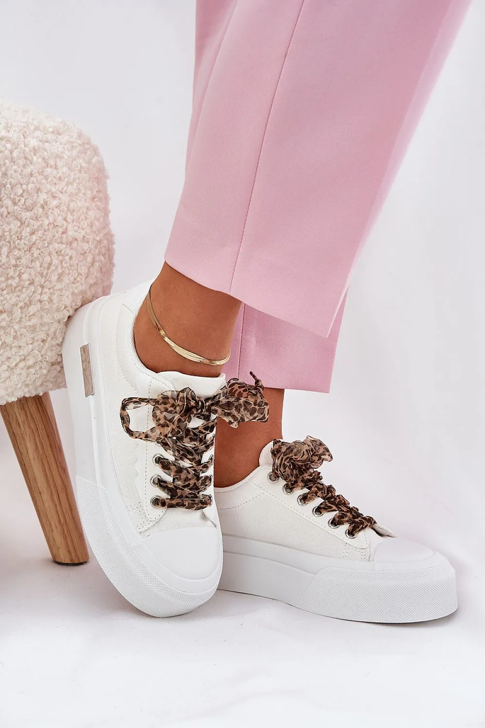 Sneakers Step in style